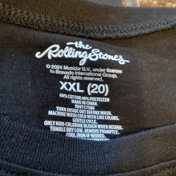073 NWT The Rolling Stones Rhinestone T-shirt - Picture 9 of 12